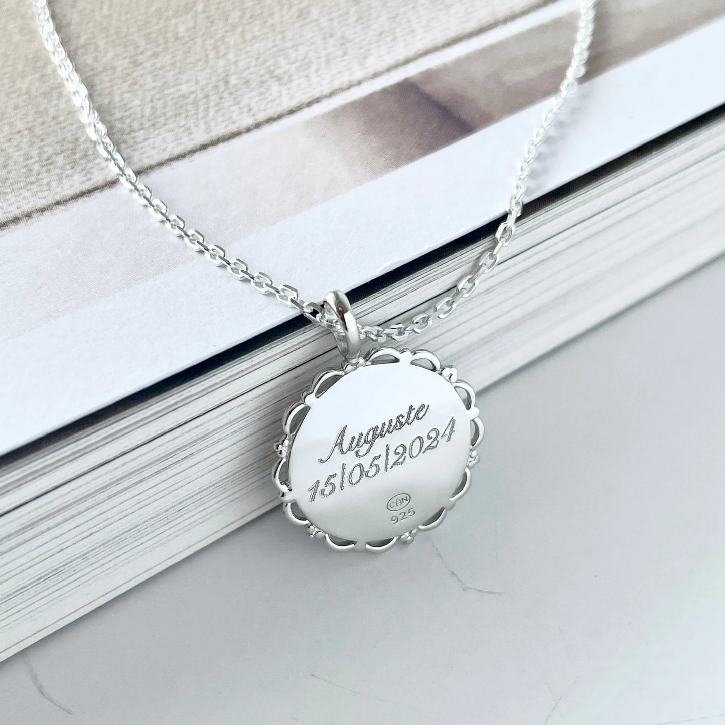 Le Collier Dentelé - 1 Empreinte