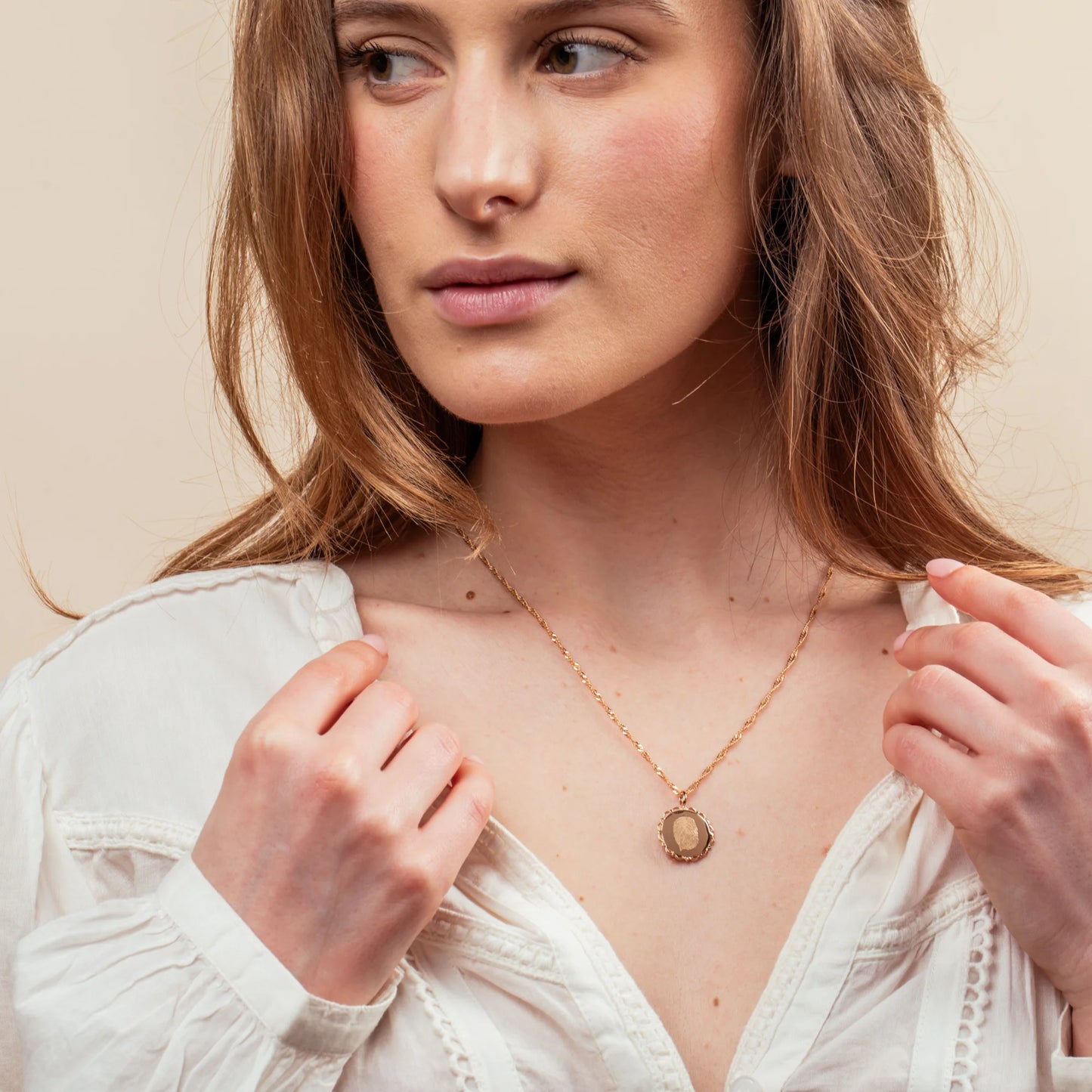 Le Collier Dentelé - 1 Empreinte Digitale