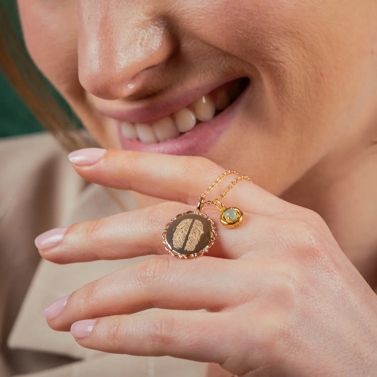 Le Collier Dentelé - 2 Empreintes Digitales