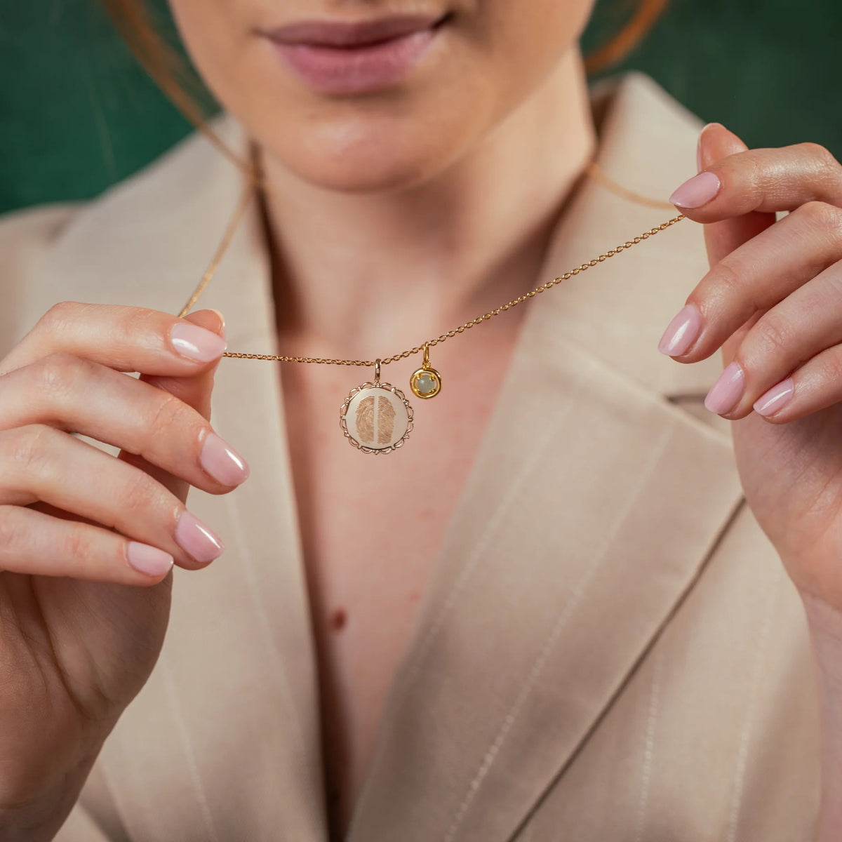 Le Collier Dentelé - 2 Empreintes Digitales