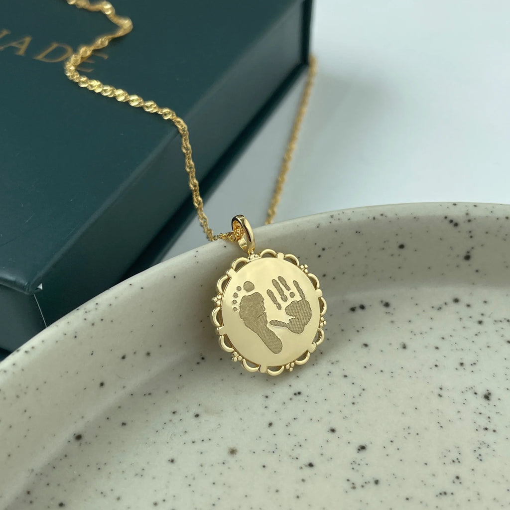 The Vintage Necklace - 2 Prints