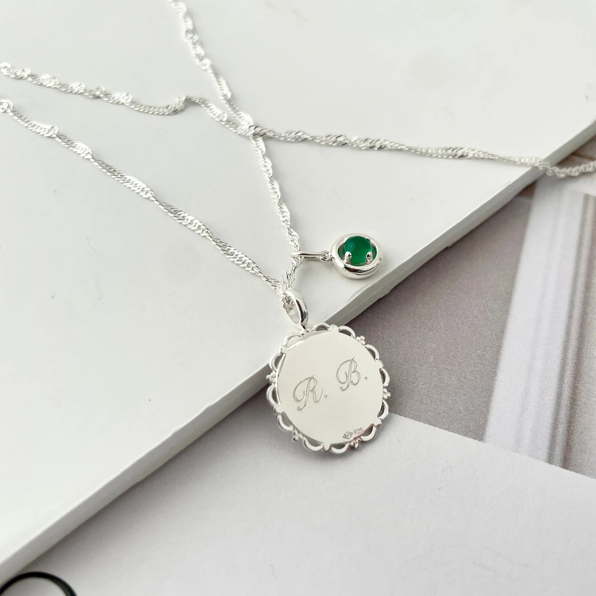 Le Collier Dentelé - Empreinte Digitale Chiffre