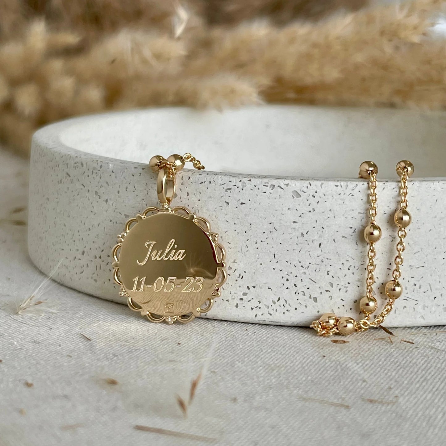 The Vintage Pendant - 1 Hand/Footprint