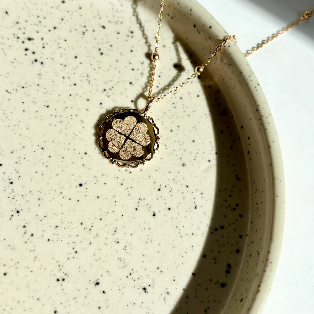 La Médaille Dentelée - 4 Empreintes Digitales Coeur