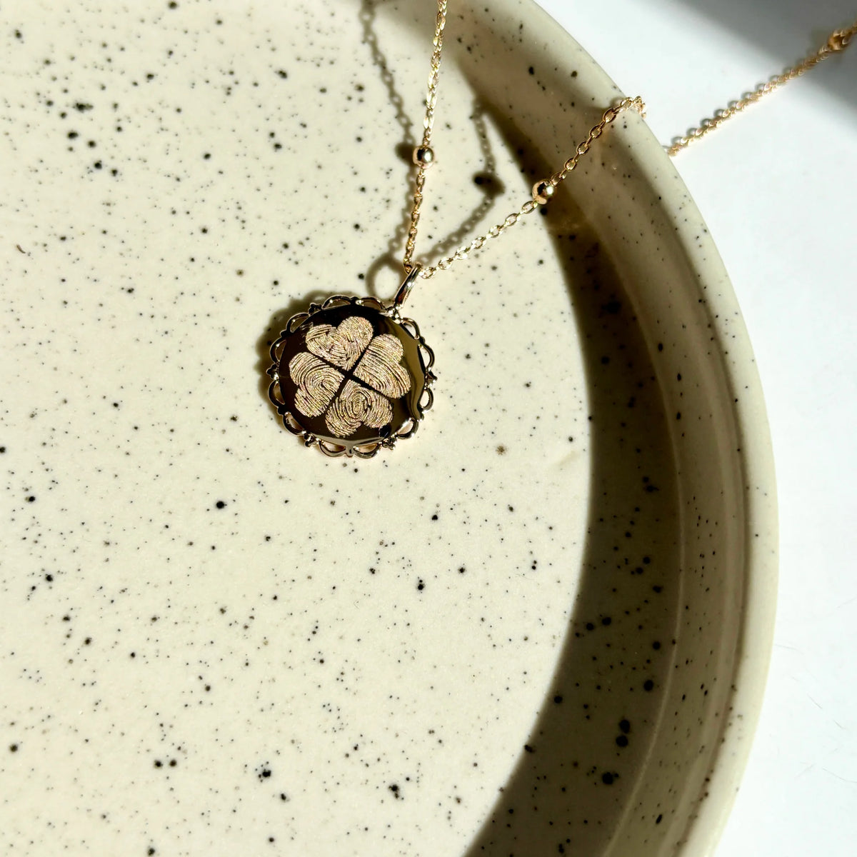 La Médaille Dentelée - 4 Empreintes Digitales Coeur