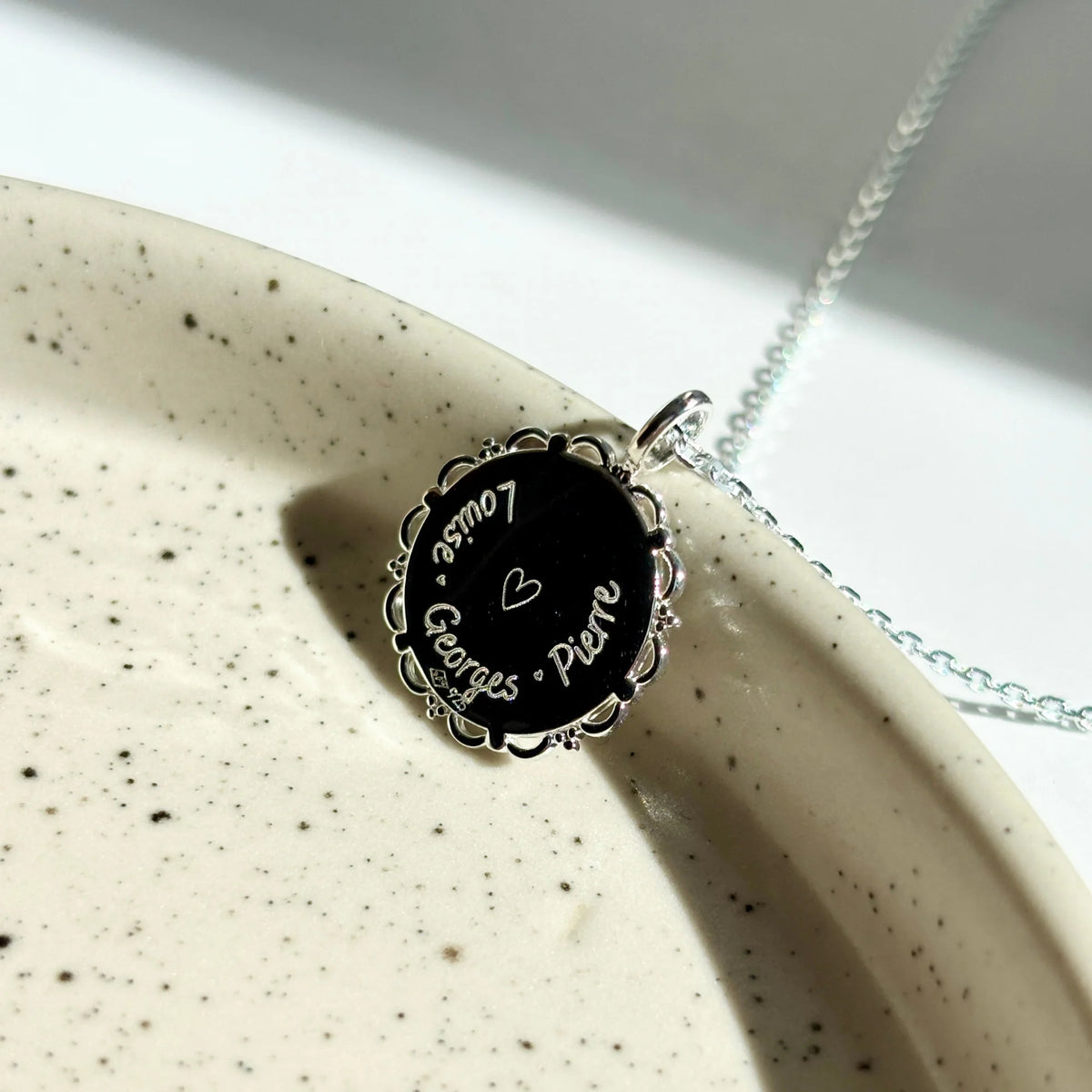 La Médaille Dentelée - 4 Empreintes Digitales Coeur